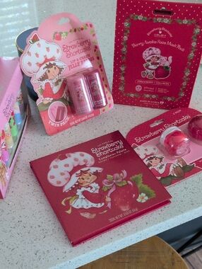 Strawberry Shortcake Lip & Cheek Jelly Balms Complexion Palette,8 Lippys, 5 Mask